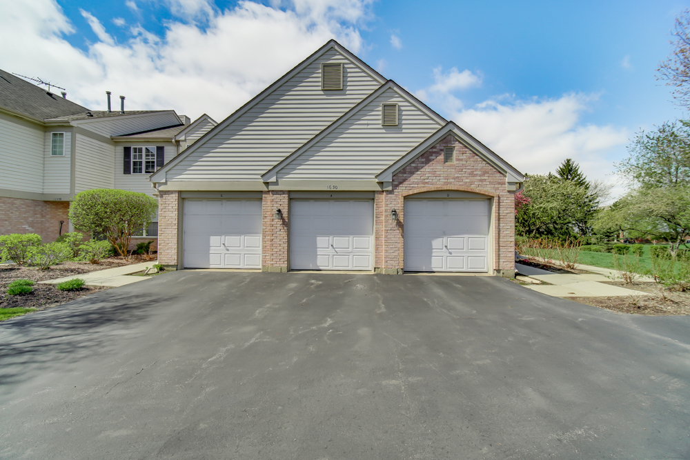 1650 Grove Avenue #A, Schaumburg, IL 60193