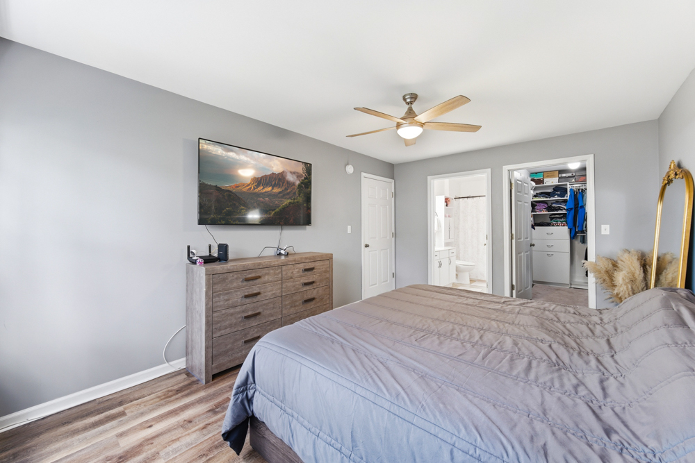 1650 Grove Avenue #A, Schaumburg, IL 60193