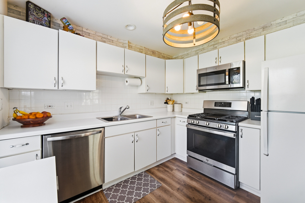 1650 Grove Avenue #A, Schaumburg, IL 60193