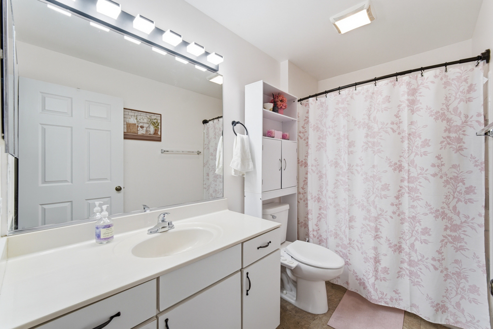 1650 Grove Avenue #A, Schaumburg, IL 60193