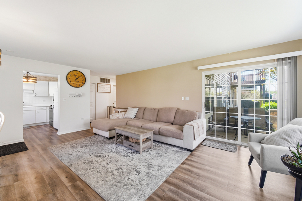 1650 Grove Avenue #A, Schaumburg, IL 60193