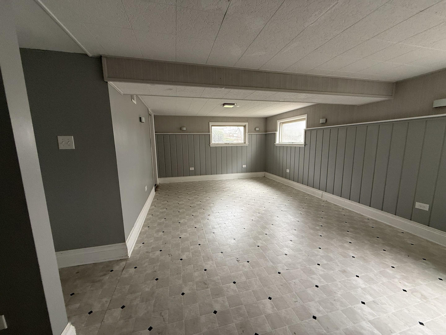 18864 Greenbay Avenue, Lansing, IL 60438