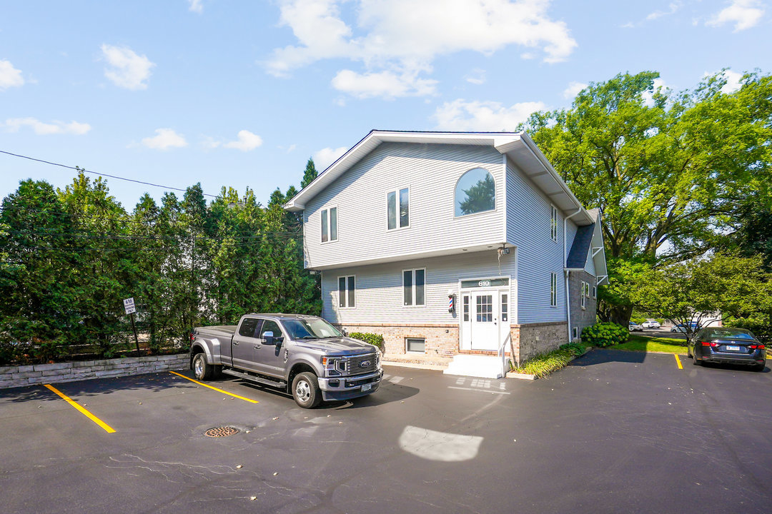 610 N Washington Street #2-2, Naperville, IL 60563