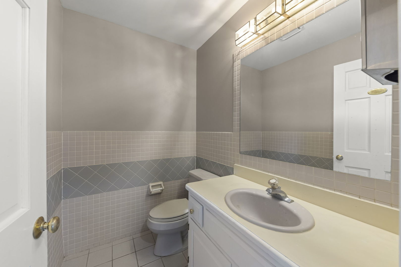 610 N Washington Street #2-2, Naperville, IL 60563