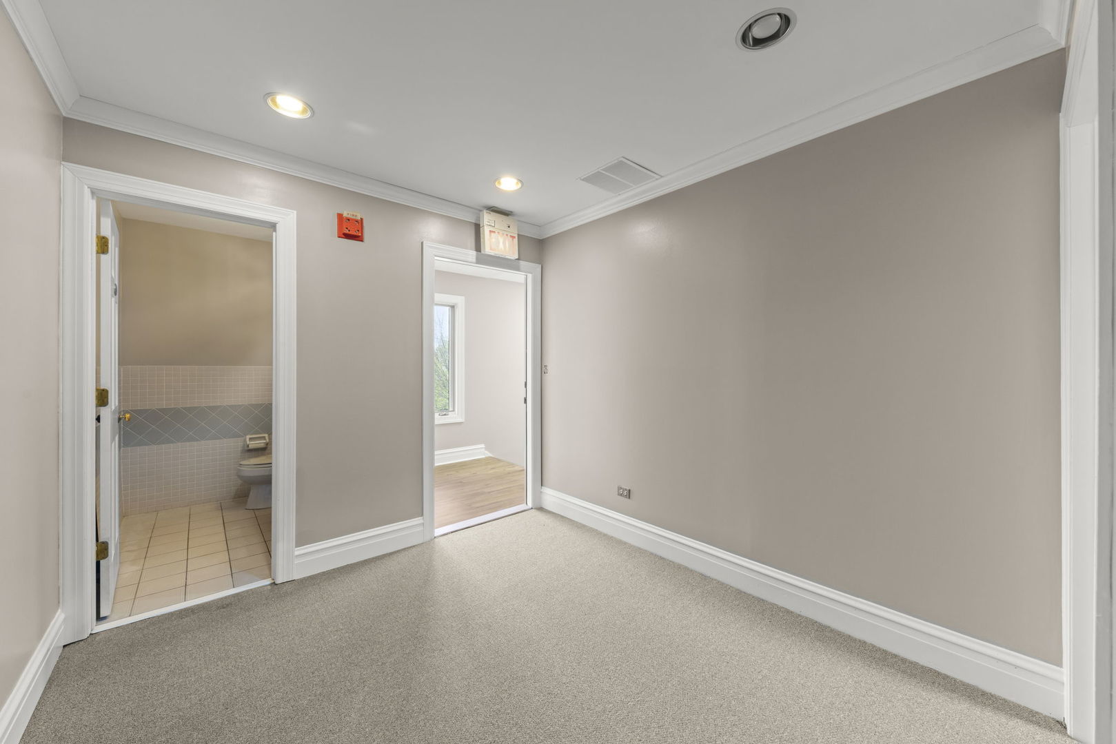 610 N Washington Street #2-2, Naperville, IL 60563