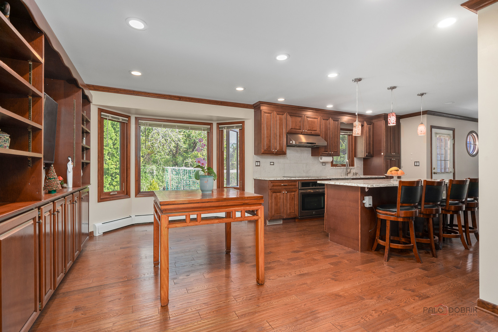 Lake Bluff, IL 60044