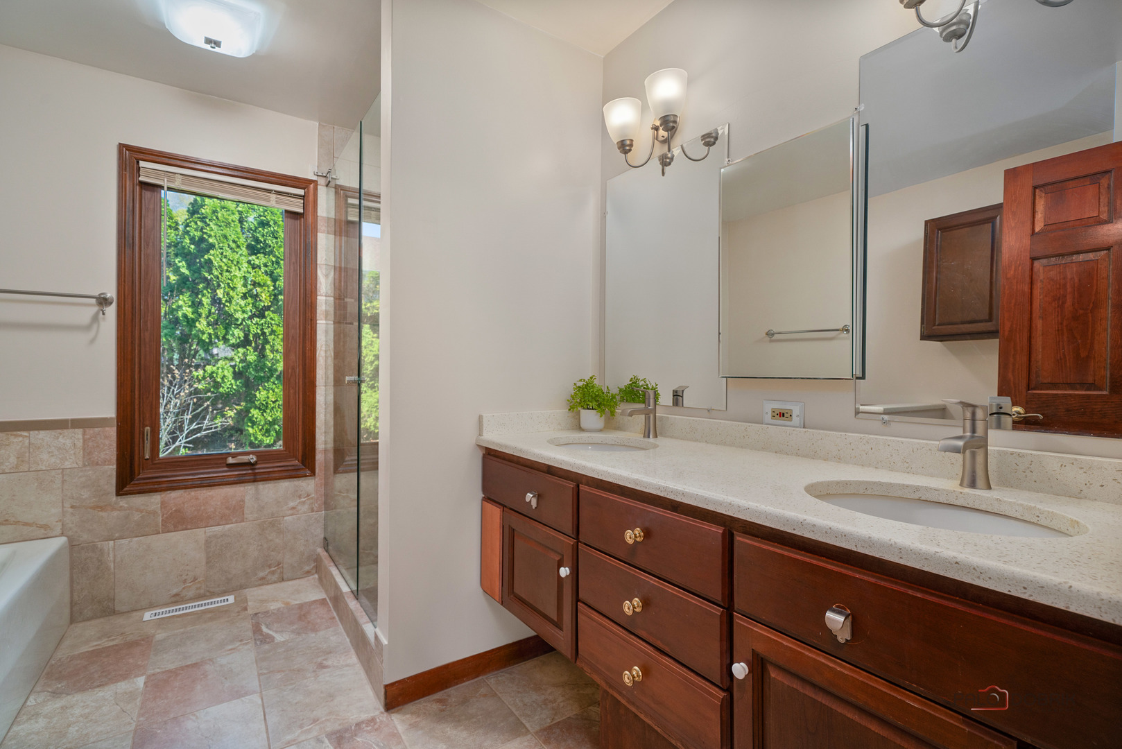 Lake Bluff, IL 60044