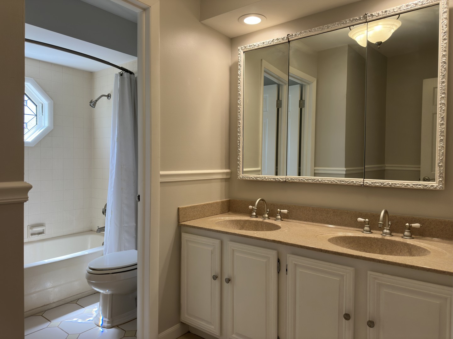 1920 E Peachtree Lane, Arlington Heights, IL 60004