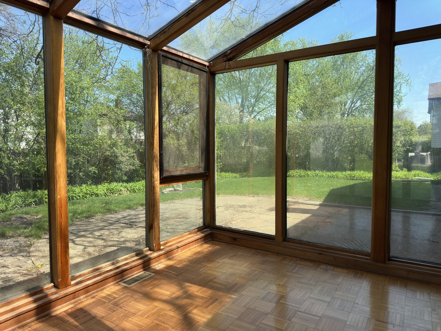 1920 E Peachtree Lane, Arlington Heights, IL 60004