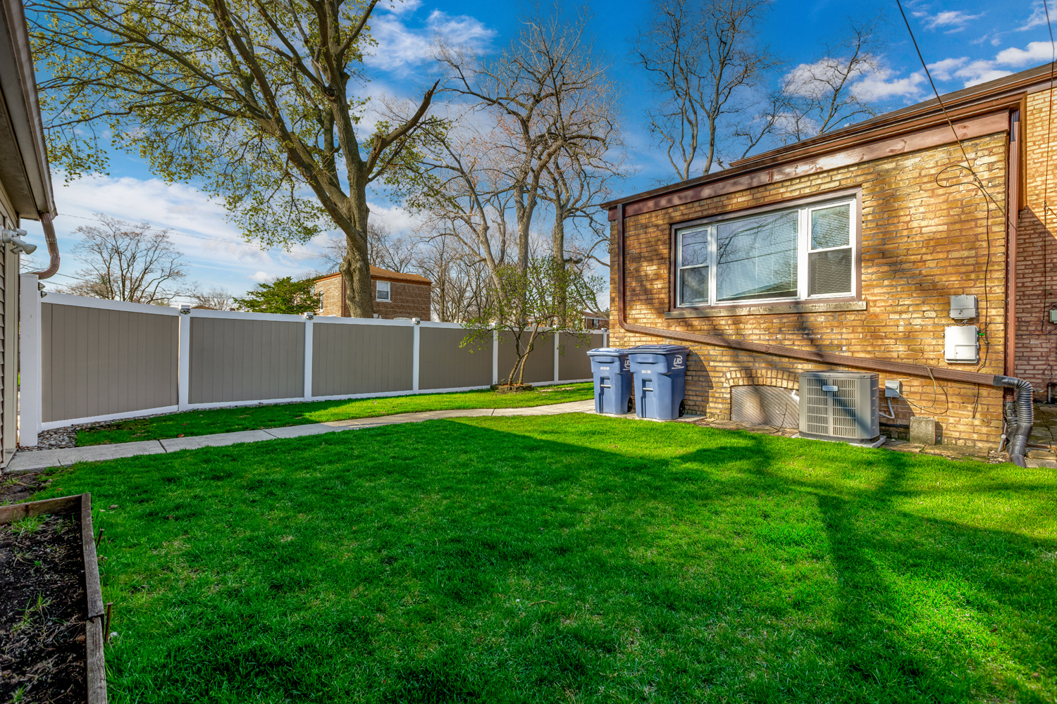 1693 Linden Street, Des Plaines, IL 60018