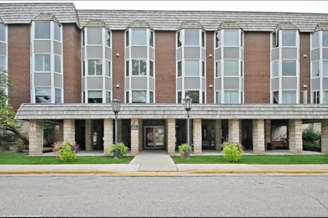 400 Thames Parkway #1F, Park Ridge, IL 60068