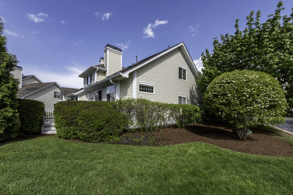 32958 N Stone Manor Drive, Grayslake, IL 60030