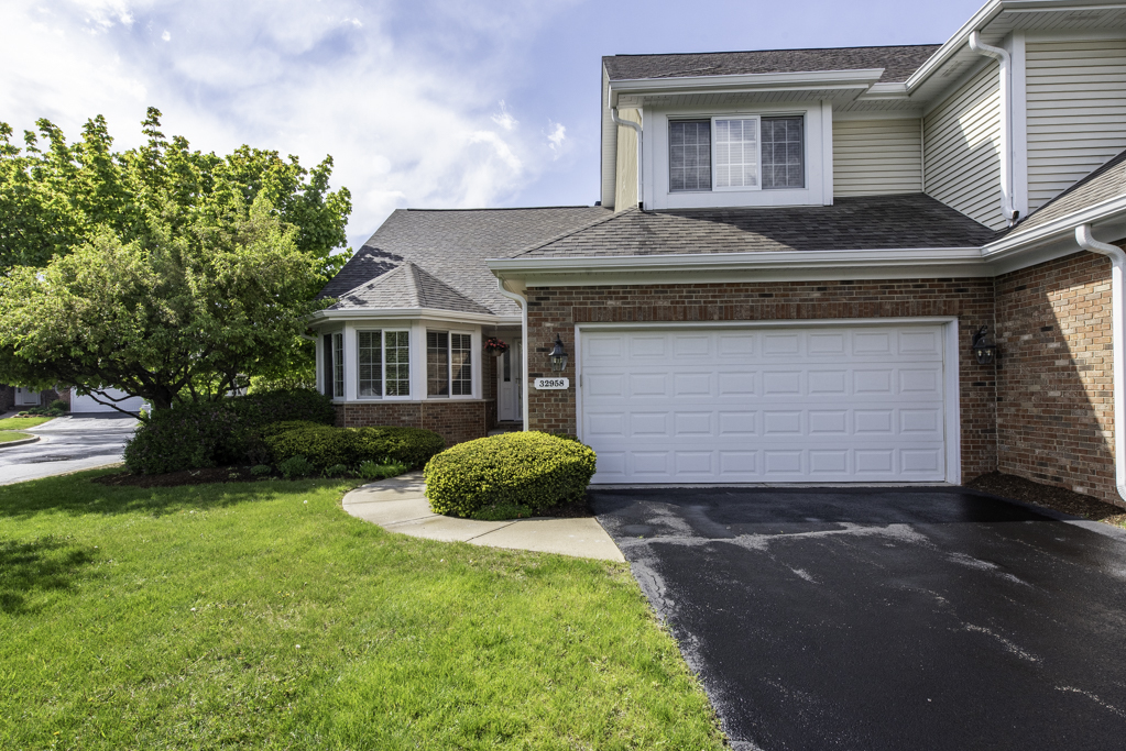 32958 N Stone Manor Drive, Grayslake, IL 60030
