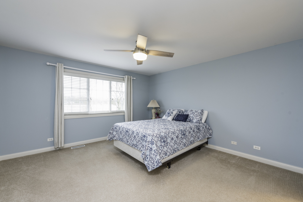 32958 N Stone Manor Drive, Grayslake, IL 60030