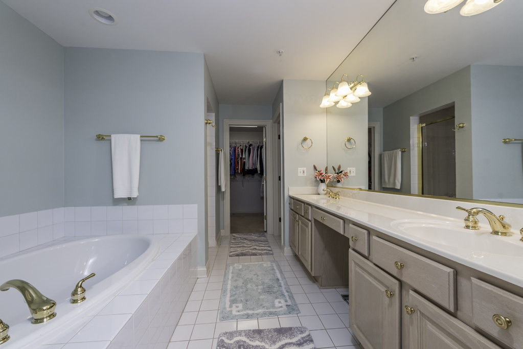 32958 N Stone Manor Drive, Grayslake, IL 60030