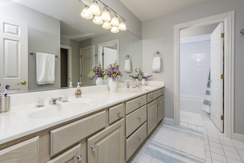32958 N Stone Manor Drive, Grayslake, IL 60030