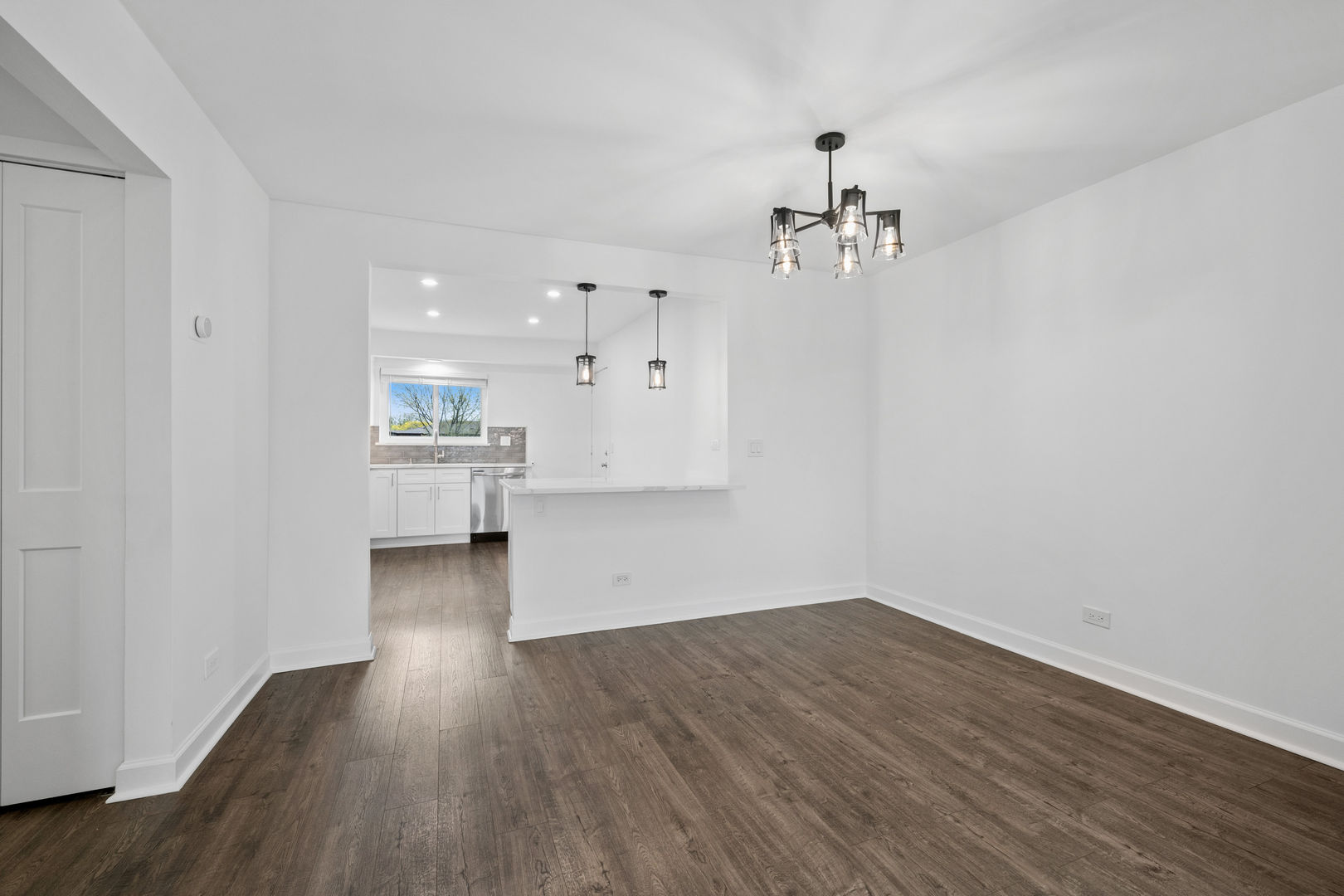 408 Kensington Road #E, Mount Prospect, IL 60056
