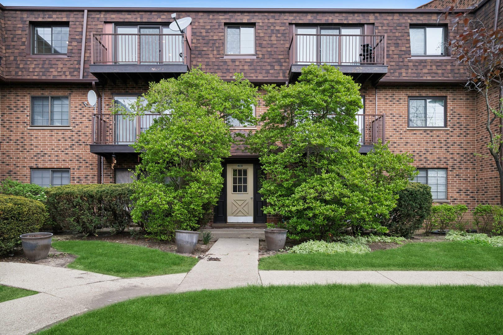 408 Kensington Road #E, Mount Prospect, IL 60056
