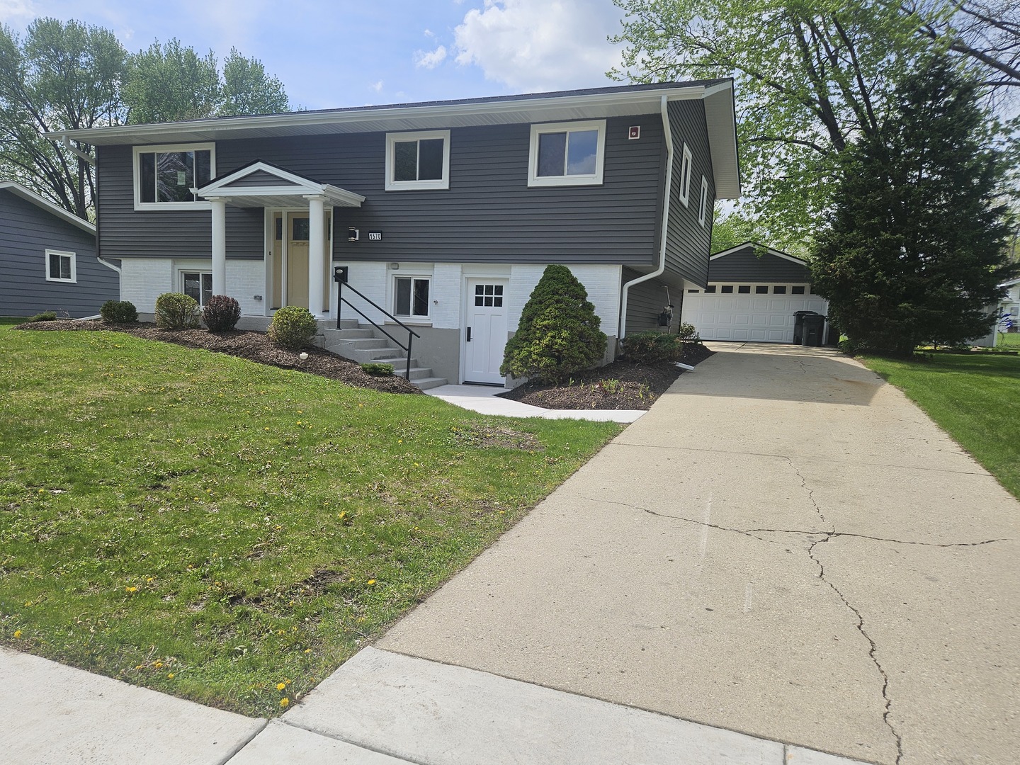 1570 Jefferson Road, Hoffman Estates, IL 60169