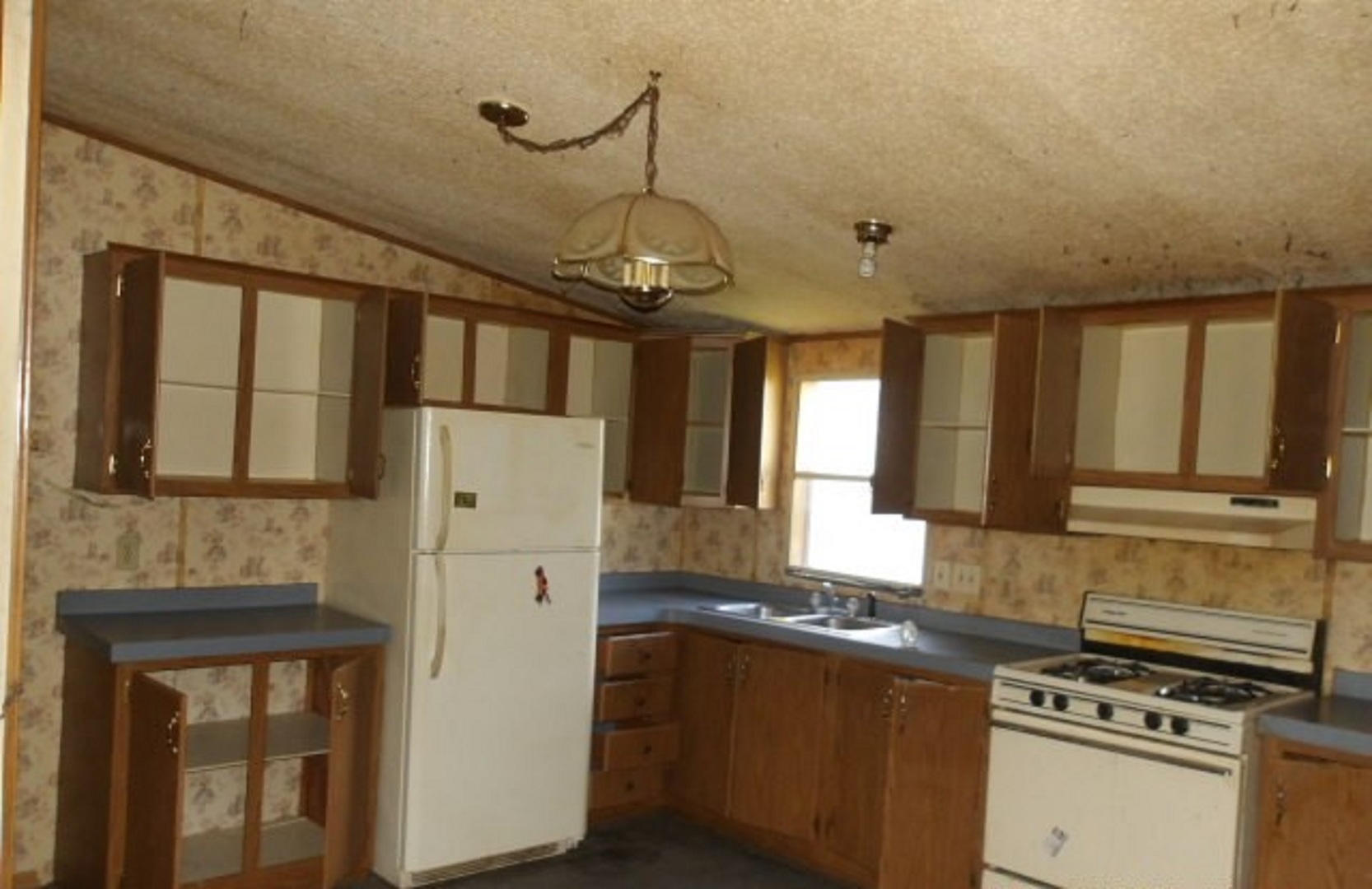 406 E Van Buren Street, Paris, IL 61944