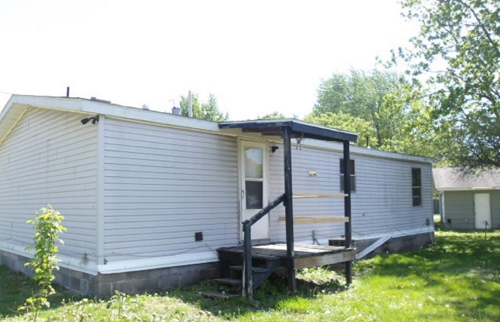 406 E Van Buren Street, Paris, IL 61944