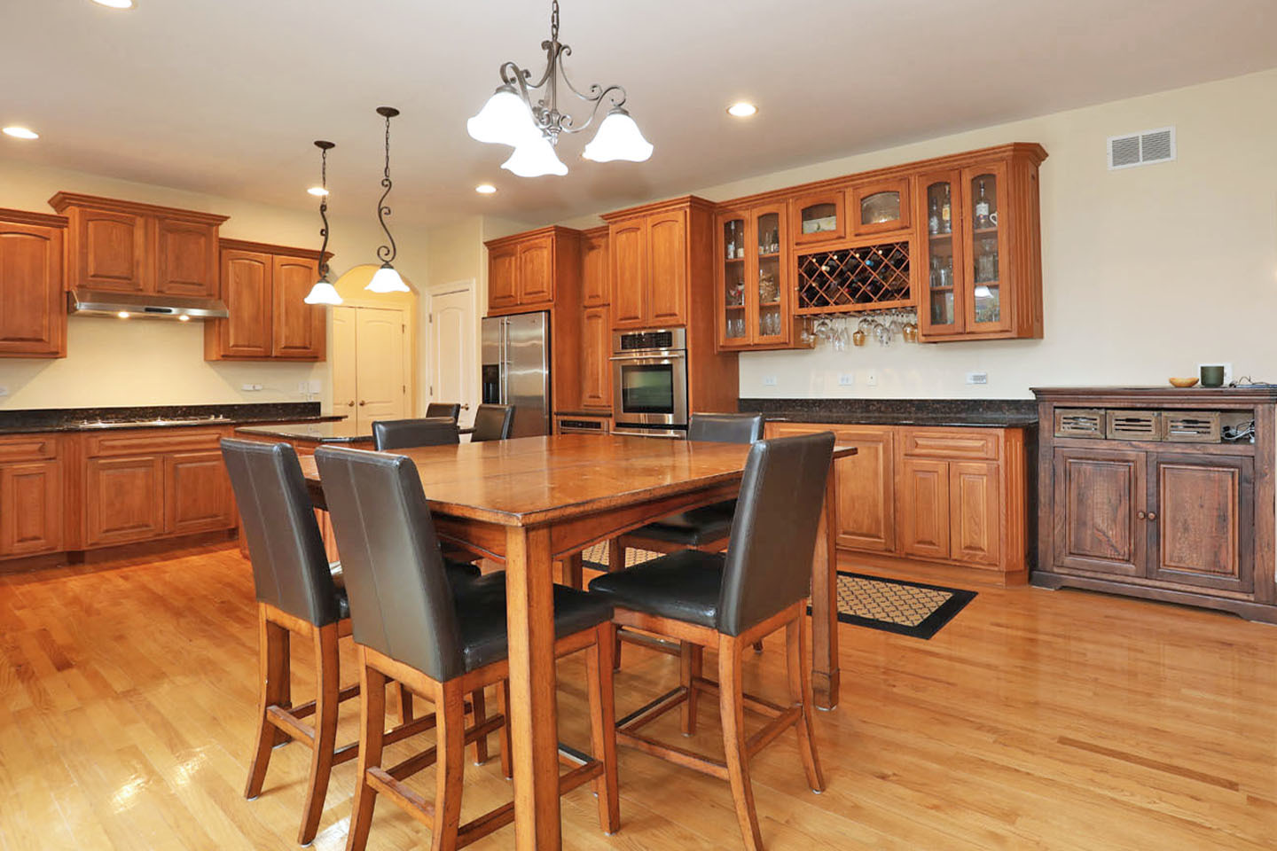 310 Jennifer Lane, Roselle, IL 60172