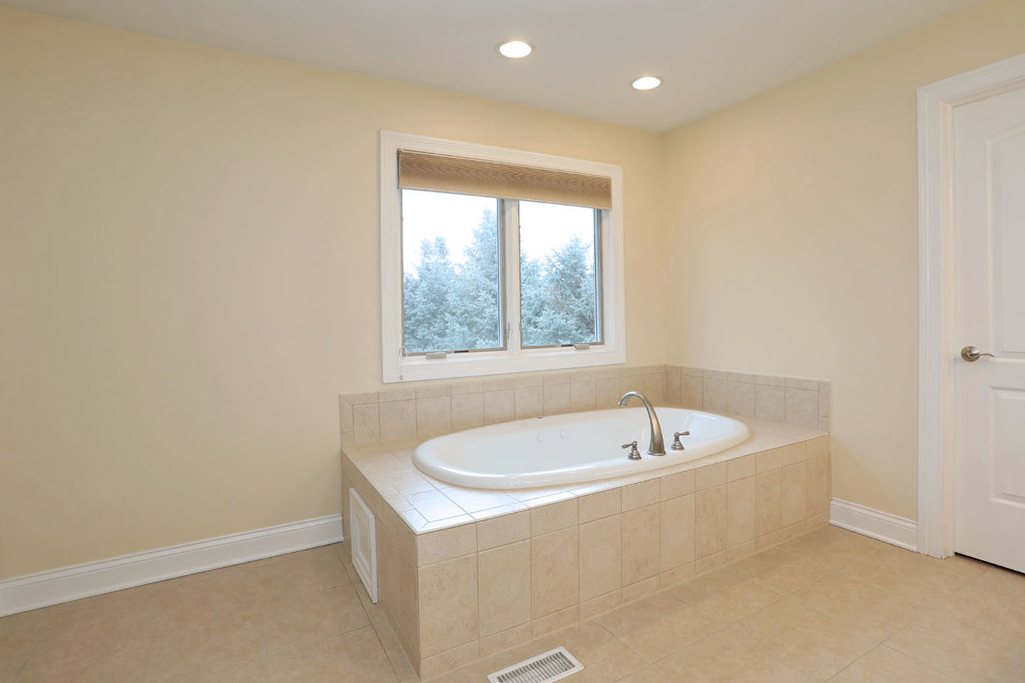 310 Jennifer Lane, Roselle, IL 60172