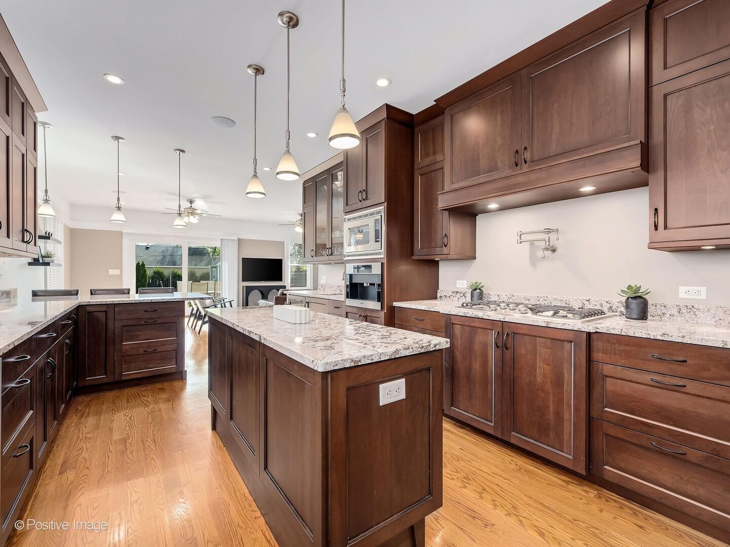 333 Kenmore Avenue, Elmhurst, IL 60126