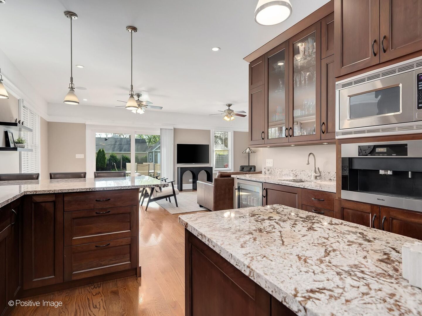 333 Kenmore Avenue, Elmhurst, IL 60126