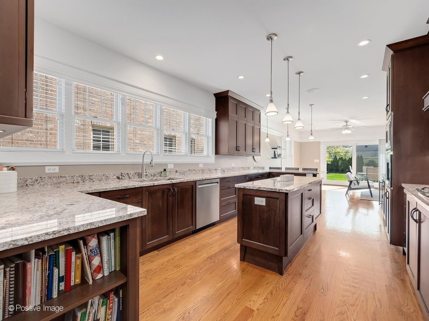 333 Kenmore Avenue, Elmhurst, IL 60126