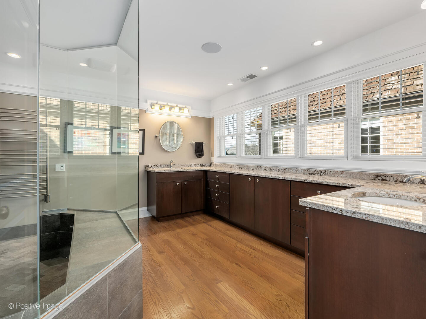 333 Kenmore Avenue, Elmhurst, IL 60126