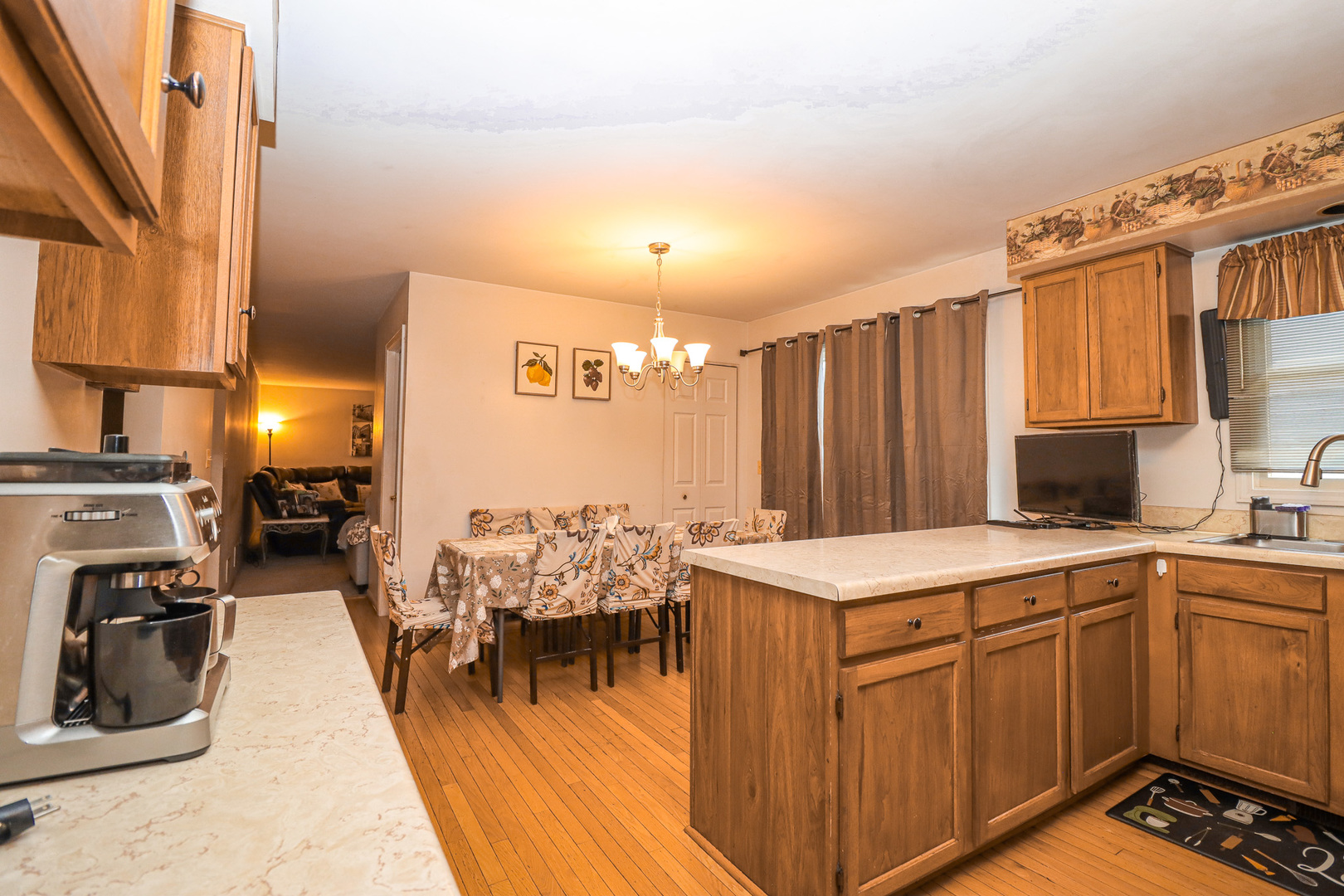 35 Meyerson Way, Wheeling, IL 60090