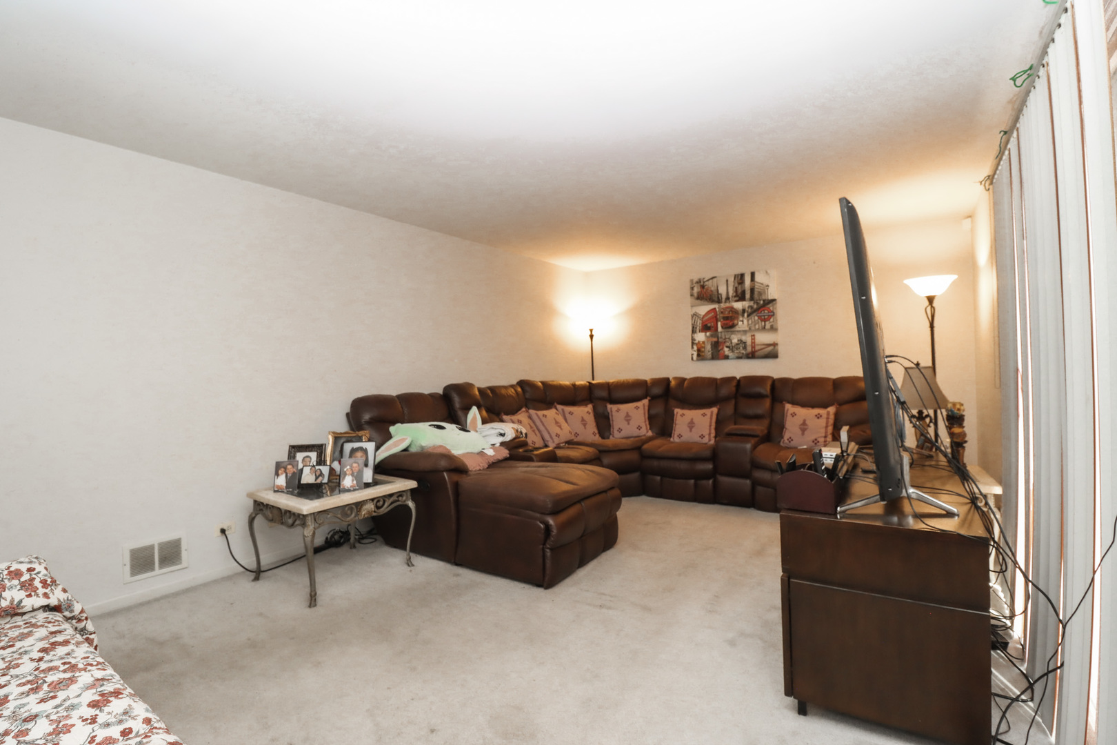 35 Meyerson Way, Wheeling, IL 60090