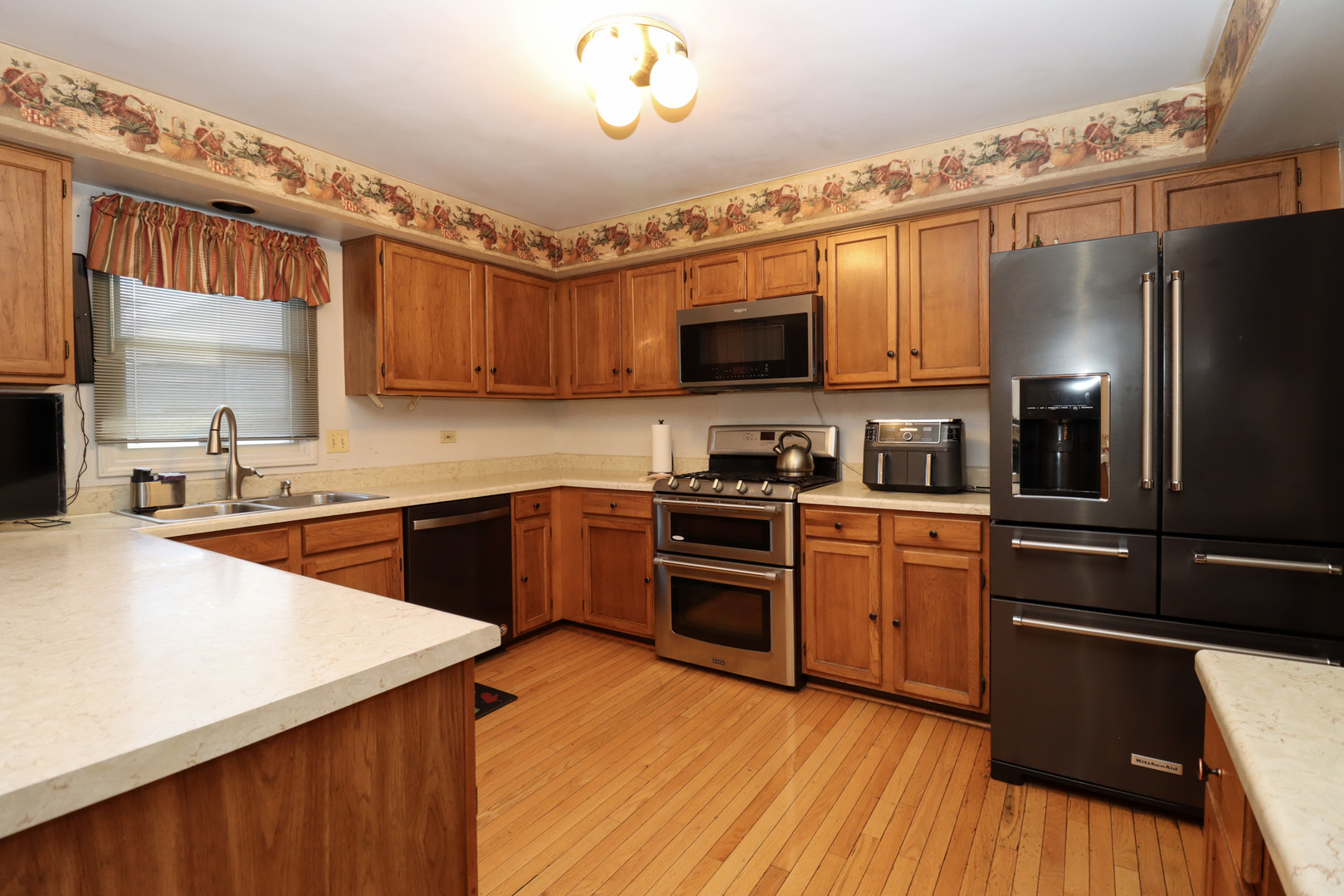 35 Meyerson Way, Wheeling, IL 60090