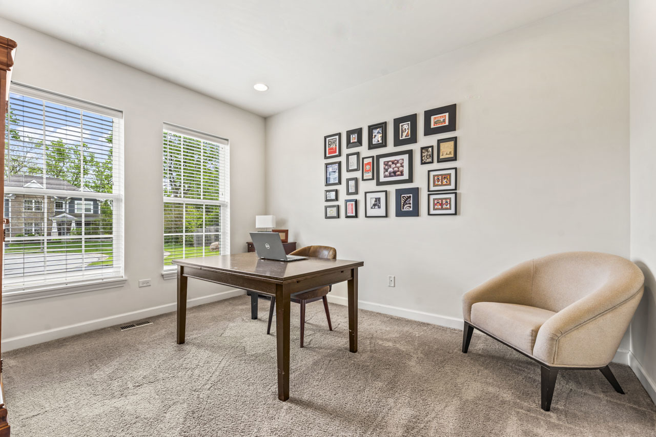1251 W Thomas Road, Wheaton, IL 60187