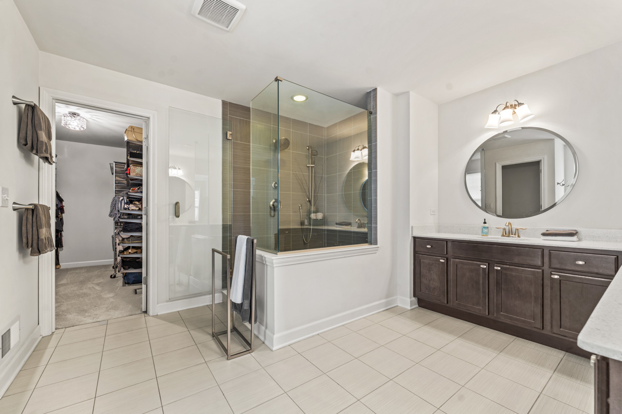 1251 W Thomas Road, Wheaton, IL 60187