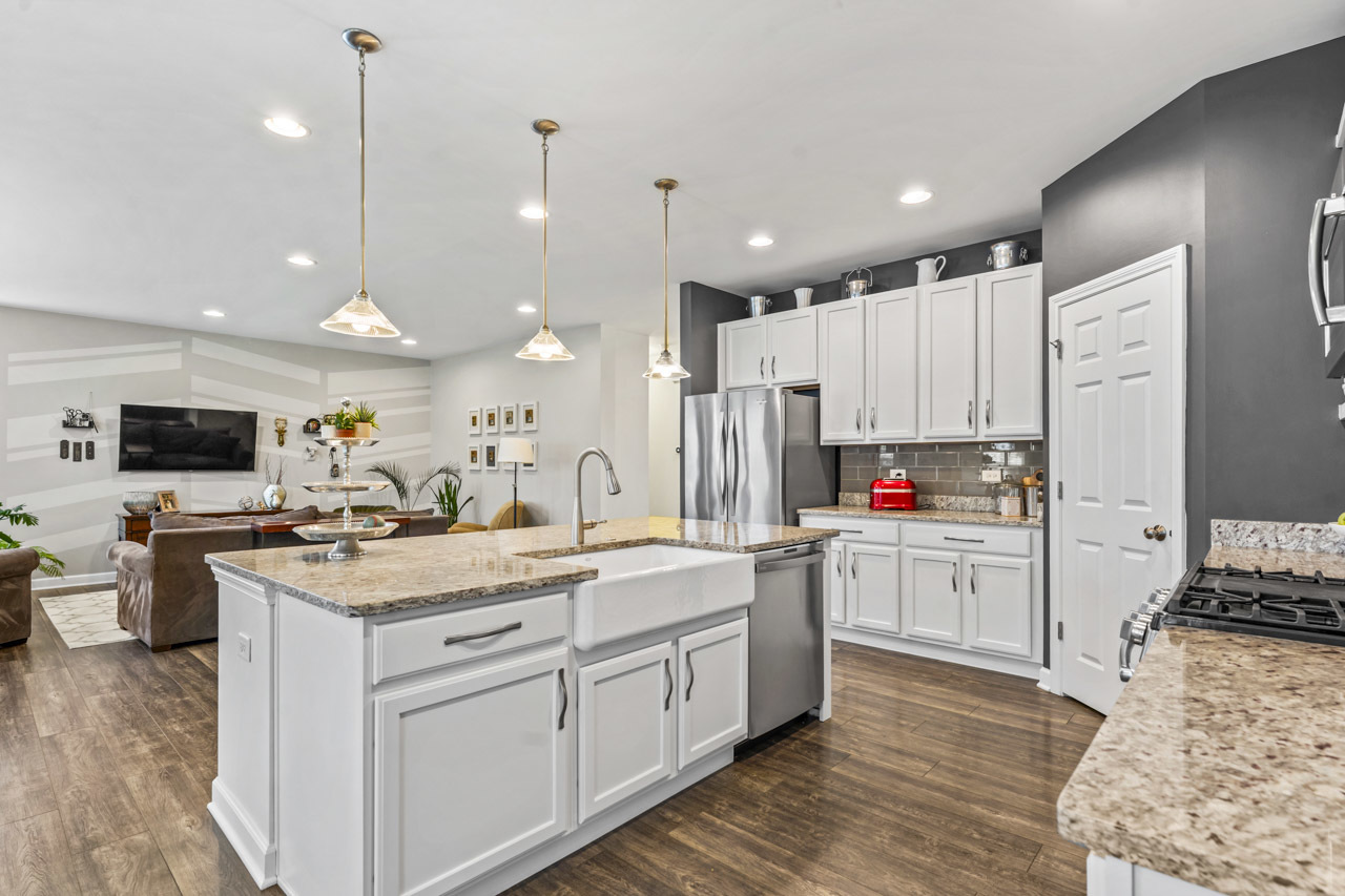 1251 W Thomas Road, Wheaton, IL 60187