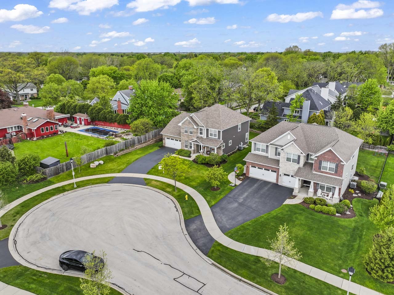 1251 W Thomas Road, Wheaton, IL 60187