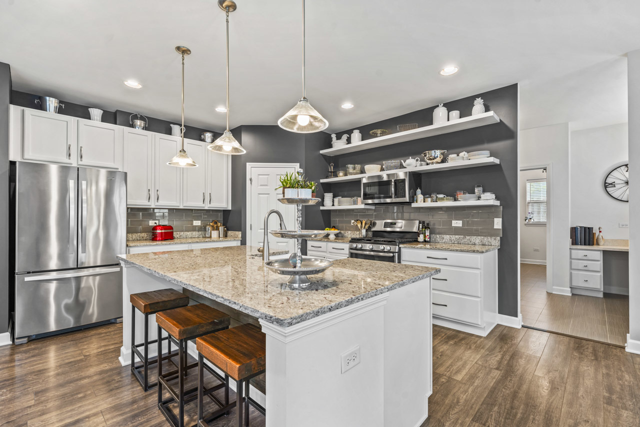 1251 W Thomas Road, Wheaton, IL 60187