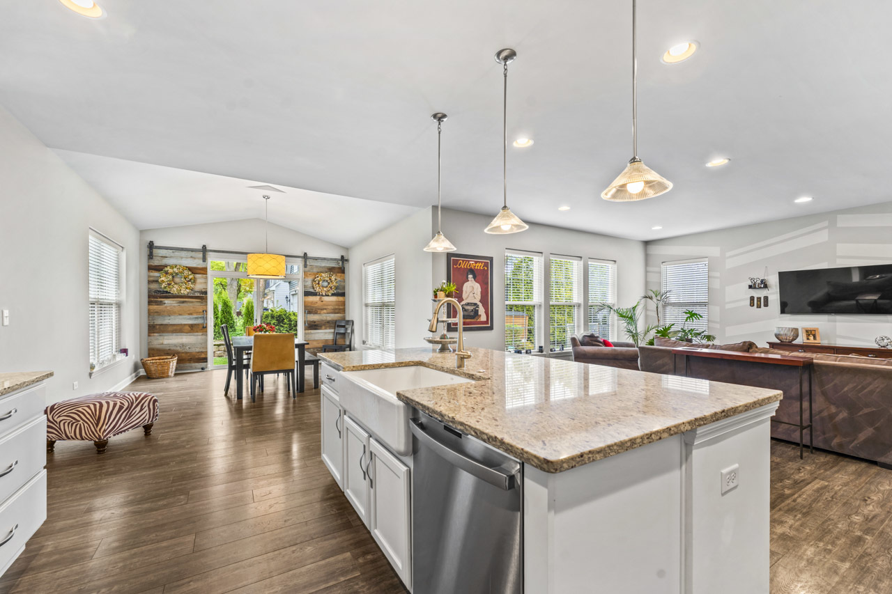 1251 W Thomas Road, Wheaton, IL 60187