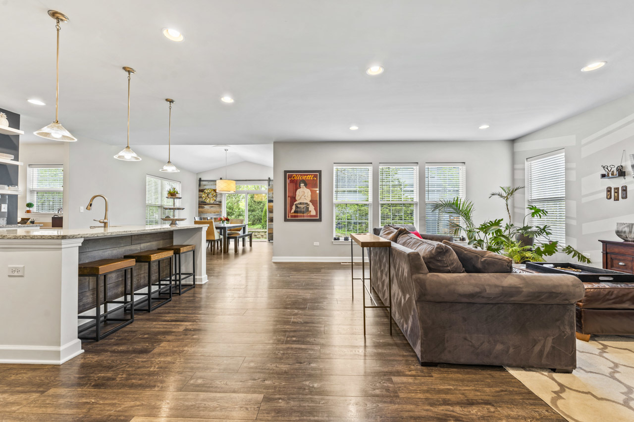 1251 W Thomas Road, Wheaton, IL 60187