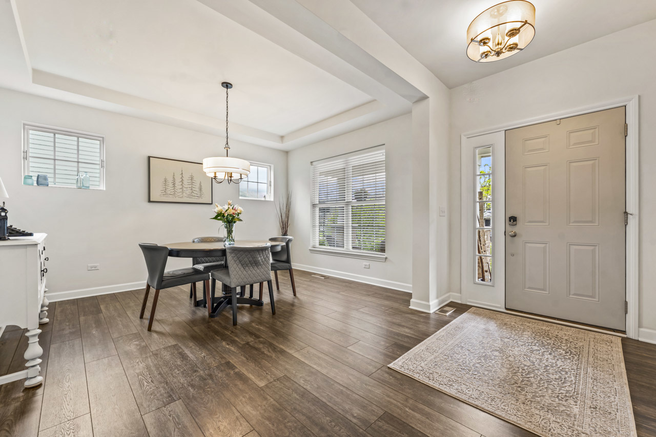 1251 W Thomas Road, Wheaton, IL 60187