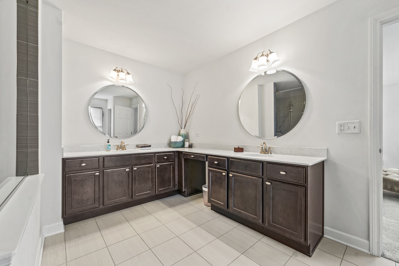 1251 W Thomas Road, Wheaton, IL 60187