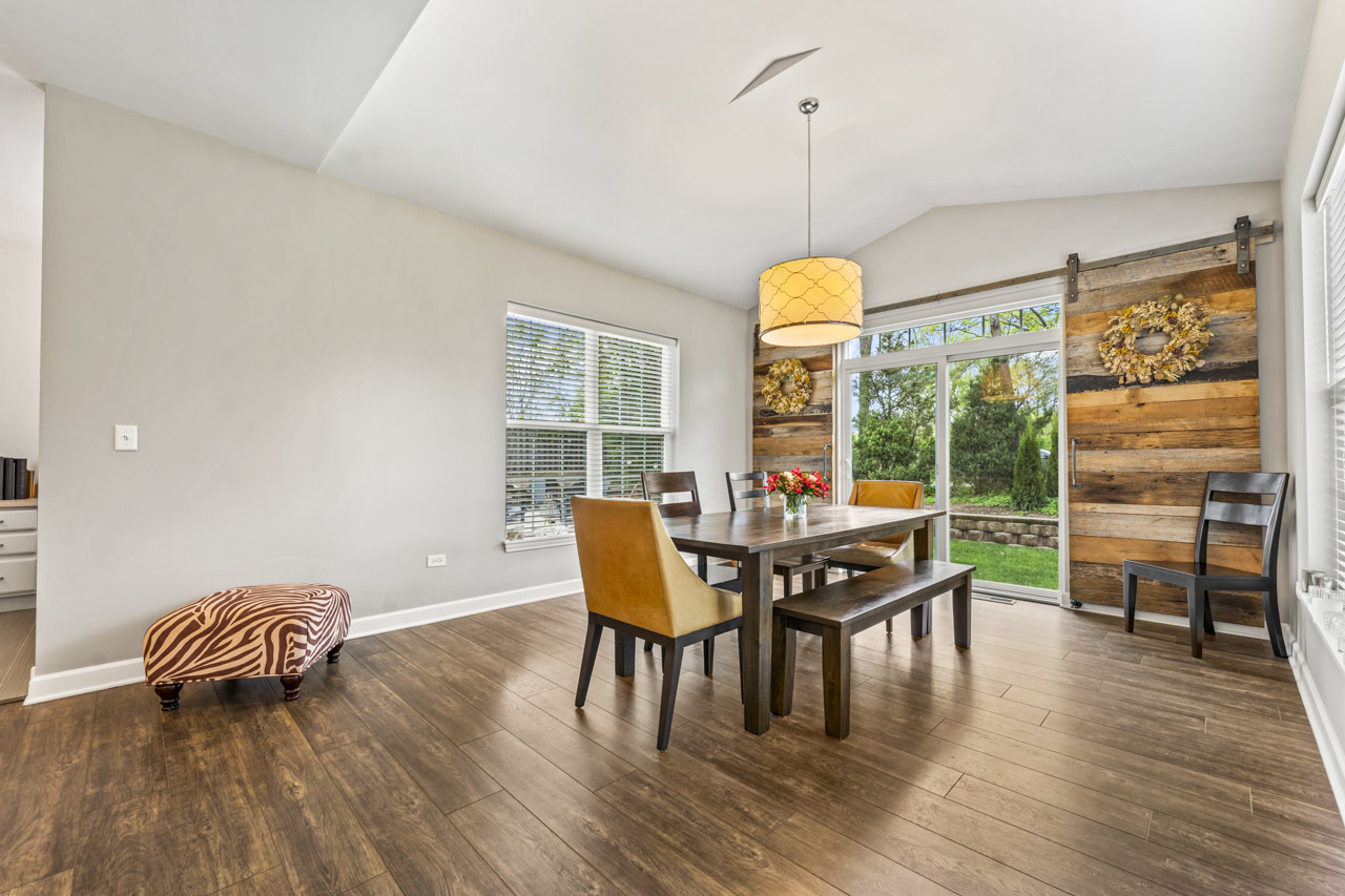 1251 W Thomas Road, Wheaton, IL 60187