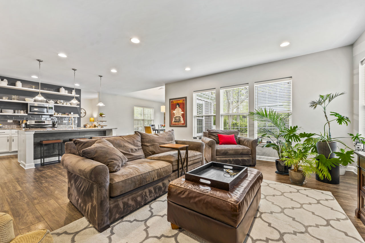 1251 W Thomas Road, Wheaton, IL 60187
