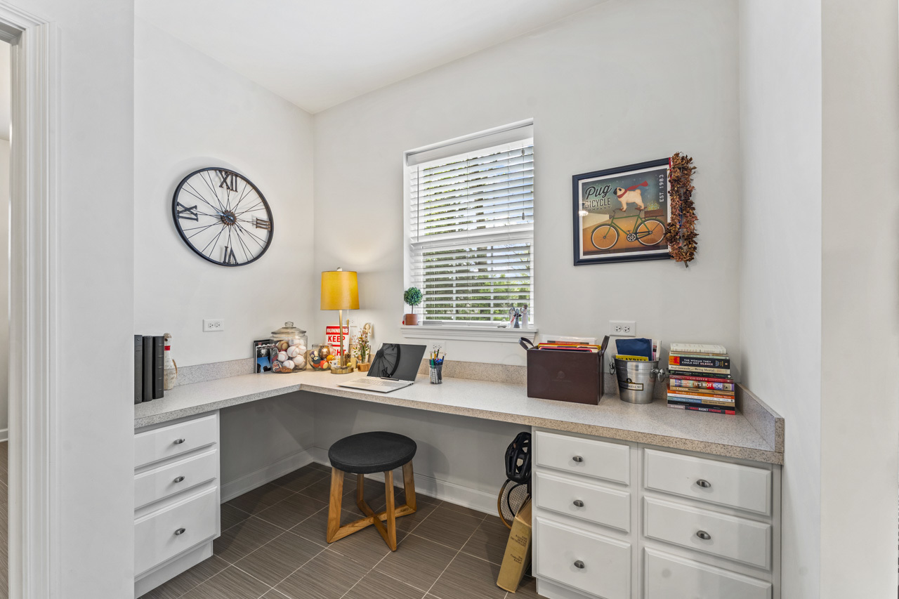 1251 W Thomas Road, Wheaton, IL 60187
