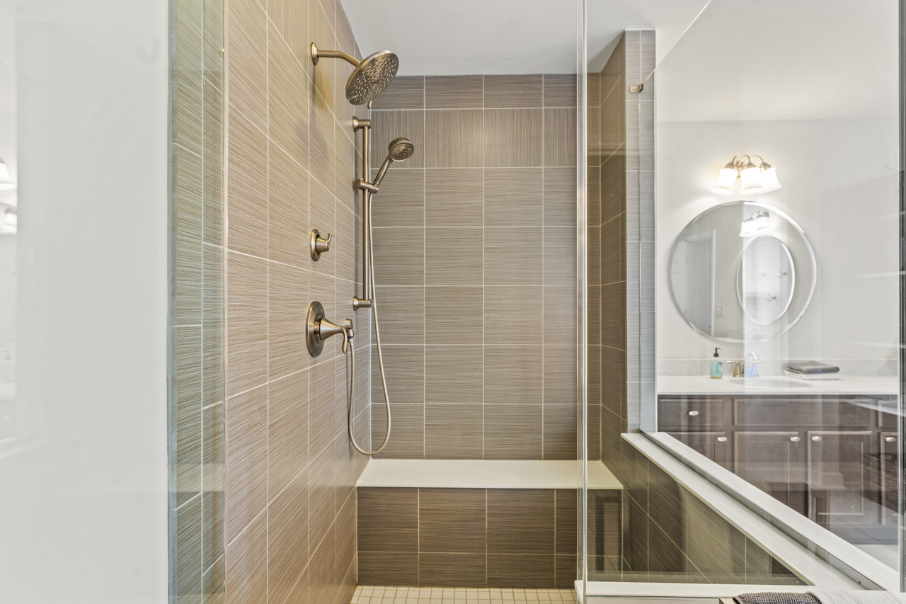 1251 W Thomas Road, Wheaton, IL 60187