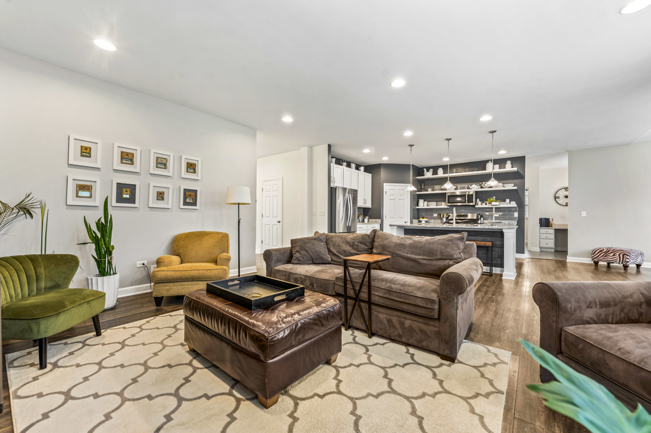 1251 W Thomas Road, Wheaton, IL 60187