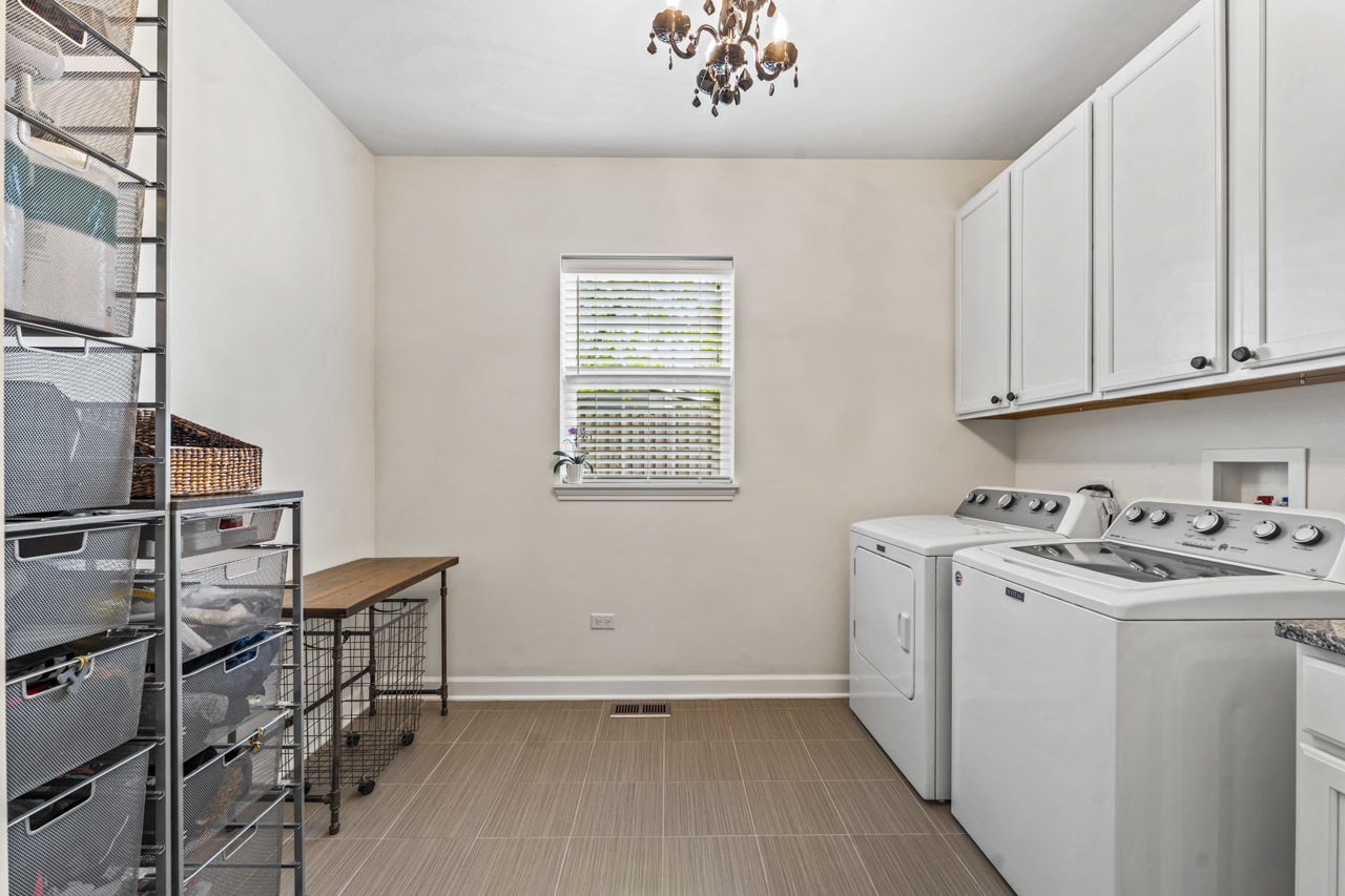 1251 W Thomas Road, Wheaton, IL 60187