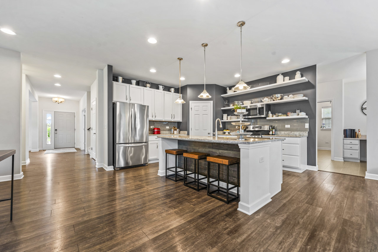 1251 W Thomas Road, Wheaton, IL 60187